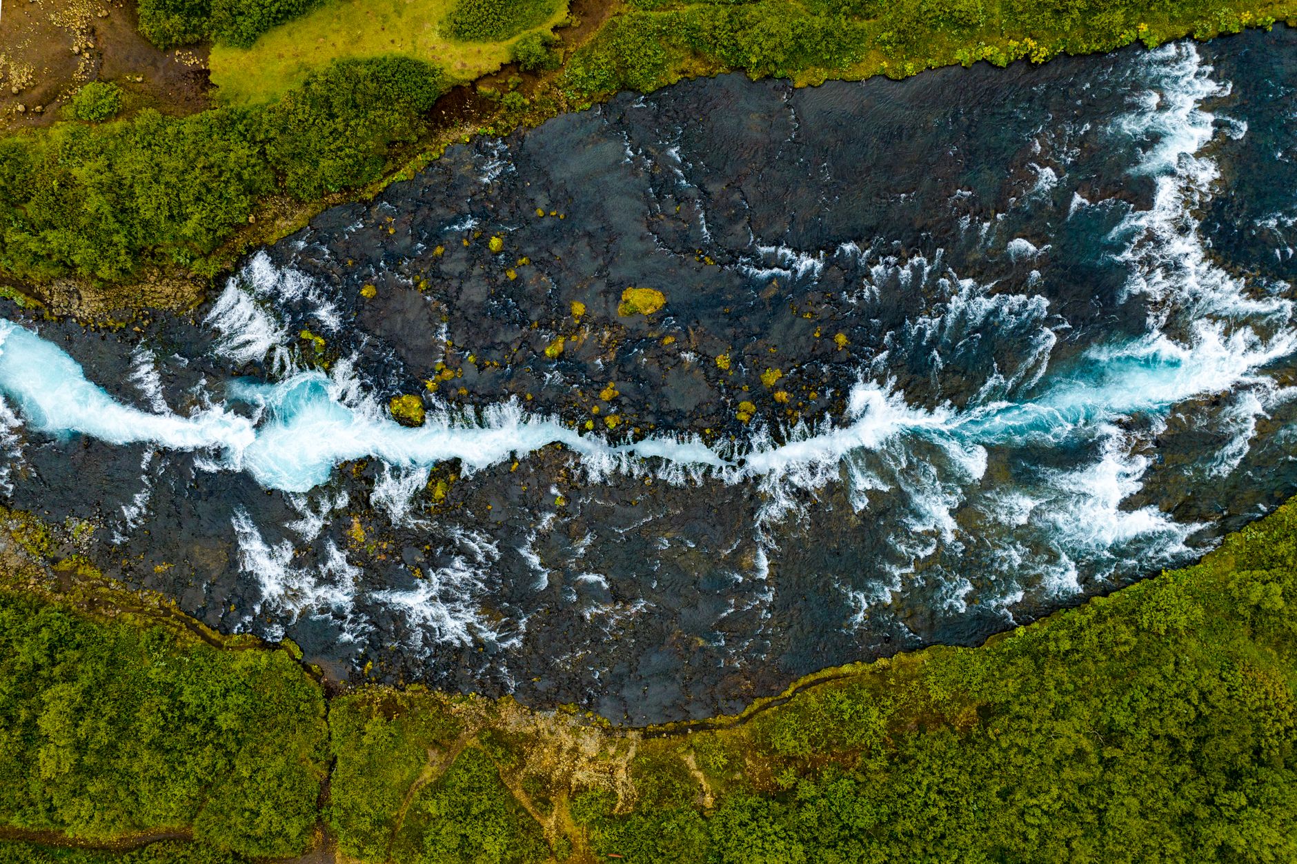 Stunning aerial shot of a river flowing through lush greenery in Iceland's picturesque landscape — UPI Study