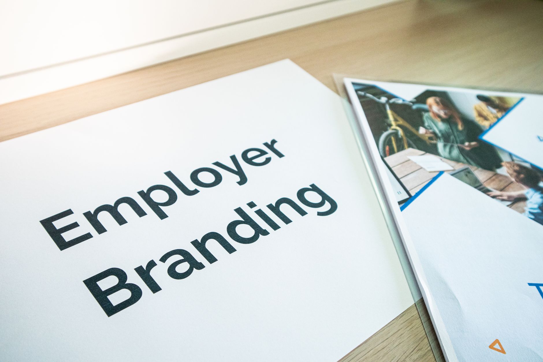 Focus on employer branding with documents on a wooden desk, ideal for business concepts — UPI Study